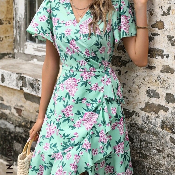 Floral wrap dress - Picture 2 of 6